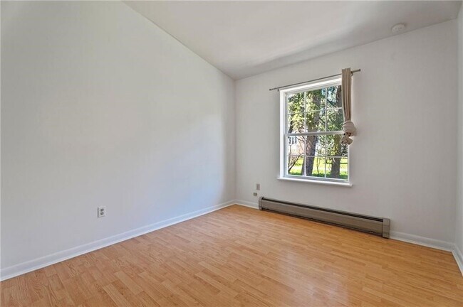 Building Photo - 213 Highgate Rd