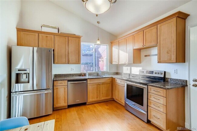 Building Photo - Lovely Louisville Home for Lease! Darling Dutchcreek Home on Dahlia!