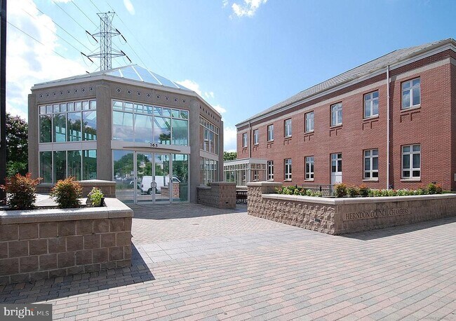 Building Photo - 13358 Sherwood Park Ln