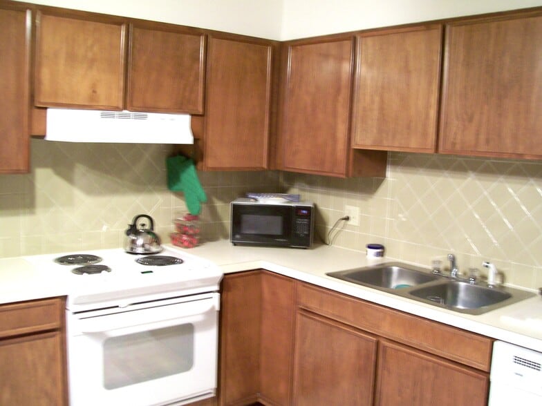 Building Photo - 835 E Hyman Ave