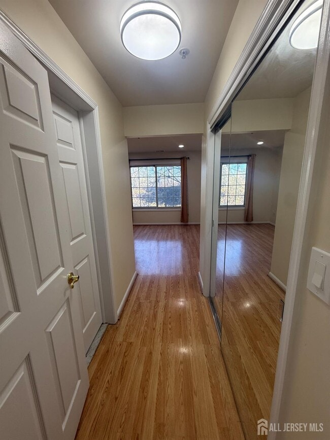 Building Photo - 828 Waterford Dr