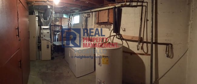 Building Photo - 3 bedroom 2 bath home - Dogs negotiable