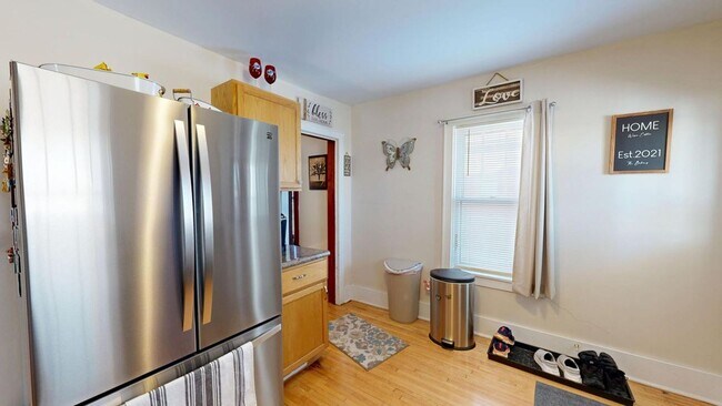 Building Photo - 3BED 2 BATH 2 CAR GARAGE HOME $1500/M TOMAH