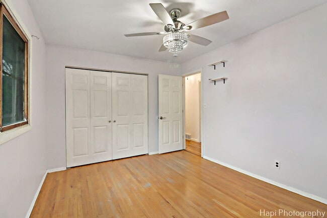 Building Photo - 4703 W Shore Dr