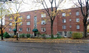 Building Photo - 150 Beaconsfield Rd