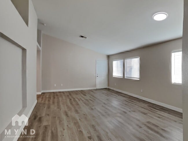 Building Photo - 5304 Del Lago Dr