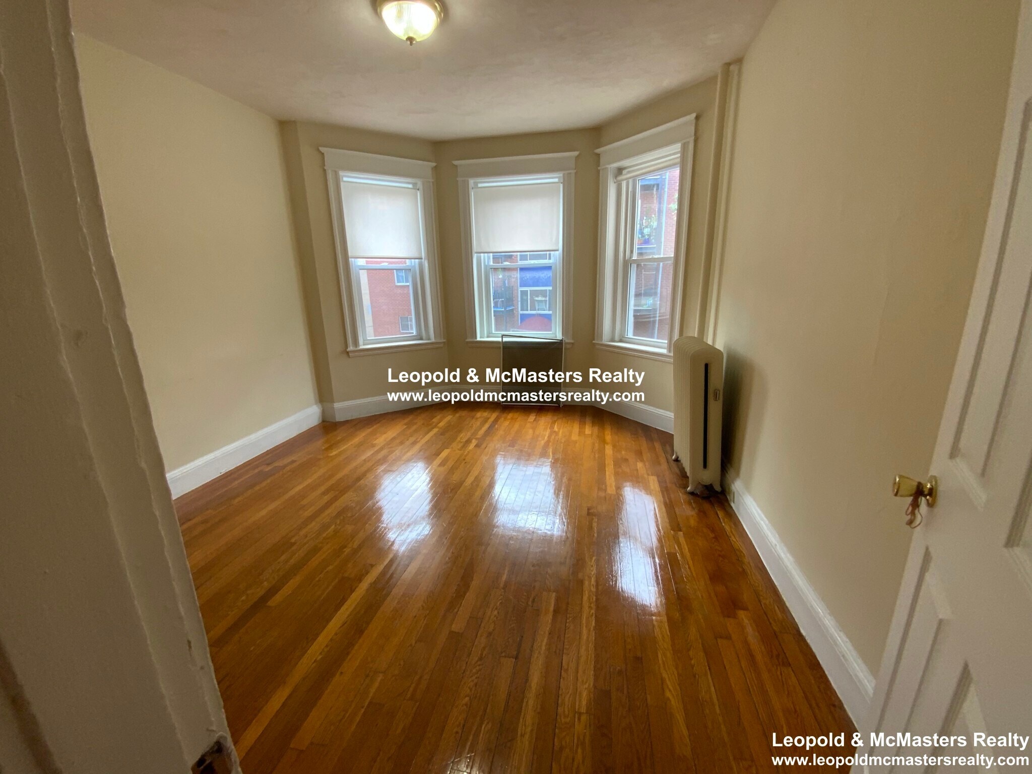 Building Photo - 33 Woodstock Ave