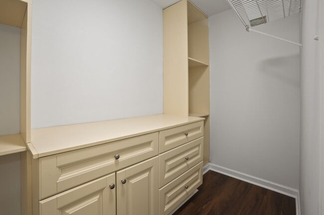 Building Photo - This stylish 4 bedroom, 2.5-bath rental is a true find!