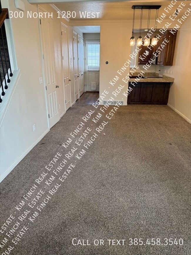 Building Photo - 300 1280 W