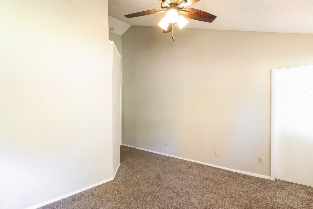 Building Photo - 2605 Mountainview Dr