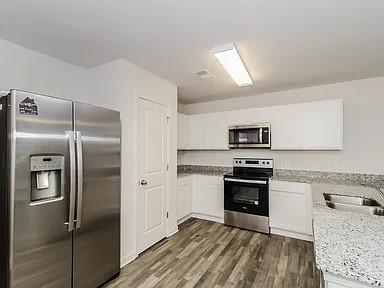 Building Photo - 301 Parkland Wy