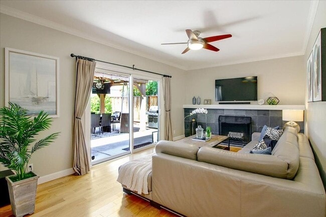 Building Photo - LOVELY 3 Bed/2 Bath Home in San Jose on a ...