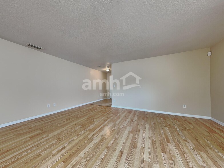 Building Photo - 31015 Mandolin Cay Ave