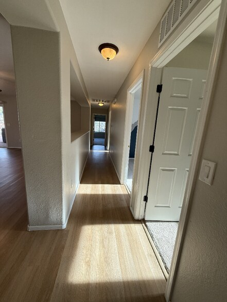 Building Photo - 615 E Sterling Canyon Dr