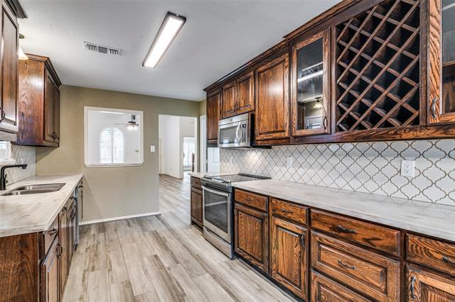 Building Photo - 524 Raintree Cir