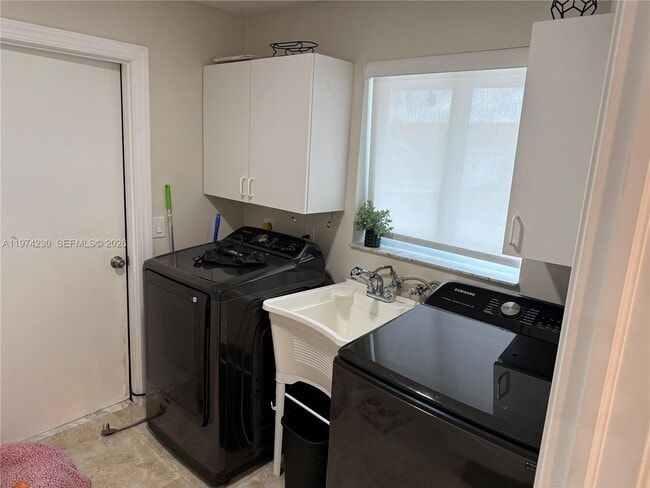 Building Photo - 6951 W Wedgewood Ave