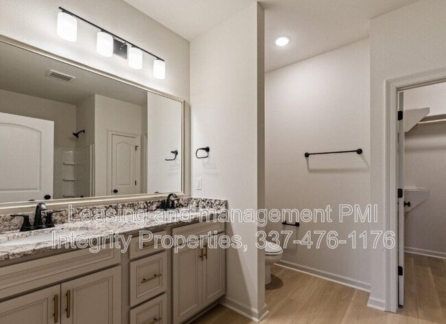 Building Photo - 606 Guillot Rd