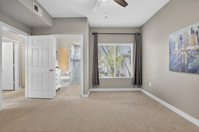 Building Photo - 7401 W Arrowhead Clubhouse Dr