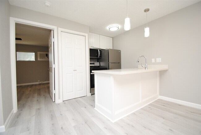 Building Photo - 2515 Yoakum Blvd