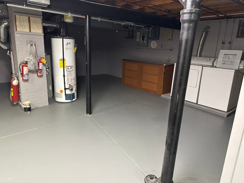 Building Photo - 9574 Idlewood Dr