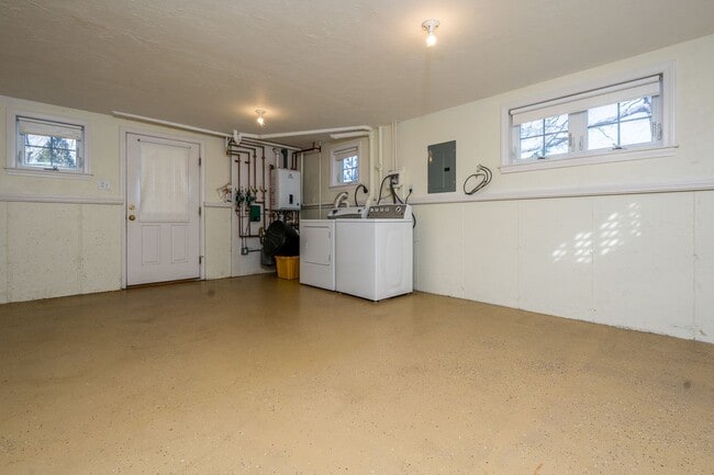 Building Photo - 28 G Hideaway Rd