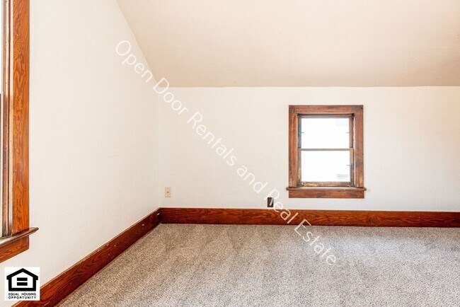 Building Photo - 1320 S Van Buren St