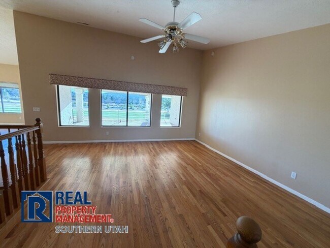 Building Photo - Golf Course Home