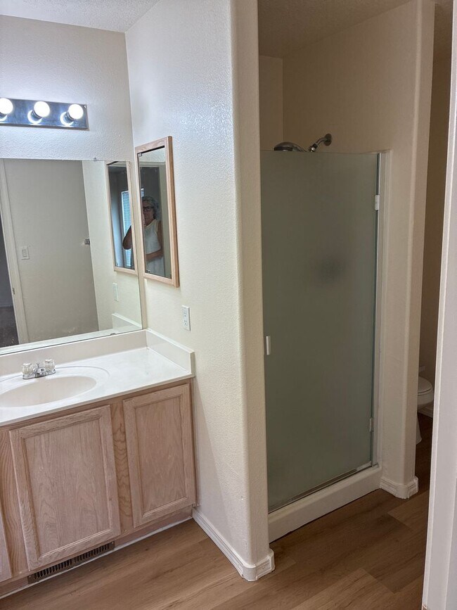 Building Photo - large 3 br+ loft