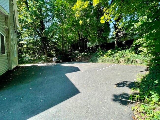 Building Photo - 29 Session St