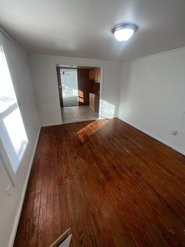 Building Photo - 3 Bed/1 Bath House