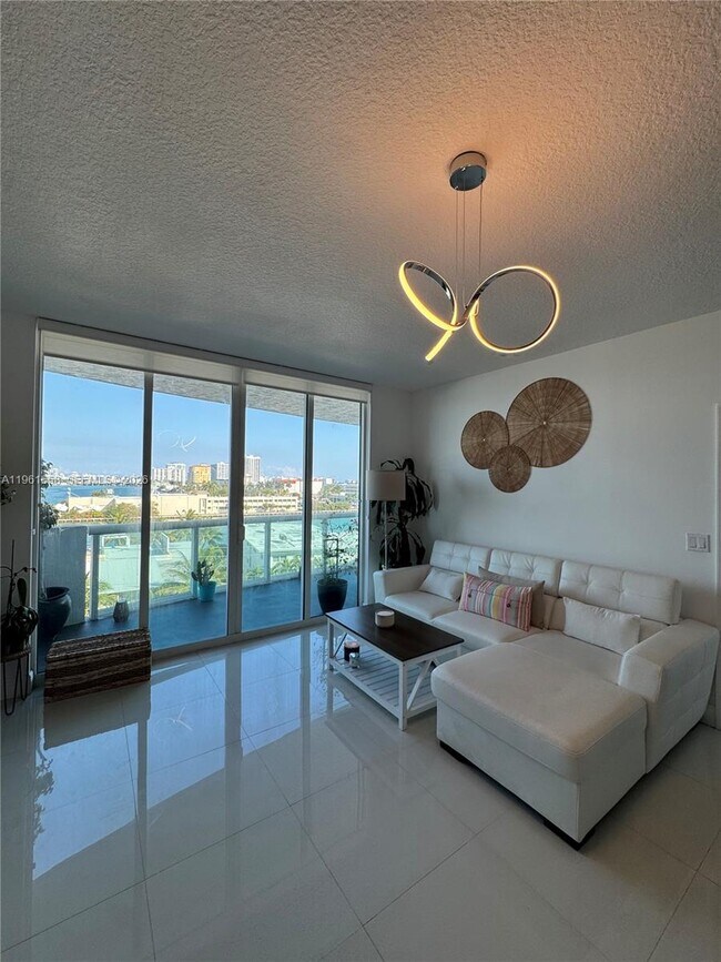 Building Photo - 7910 Harbor Island Dr