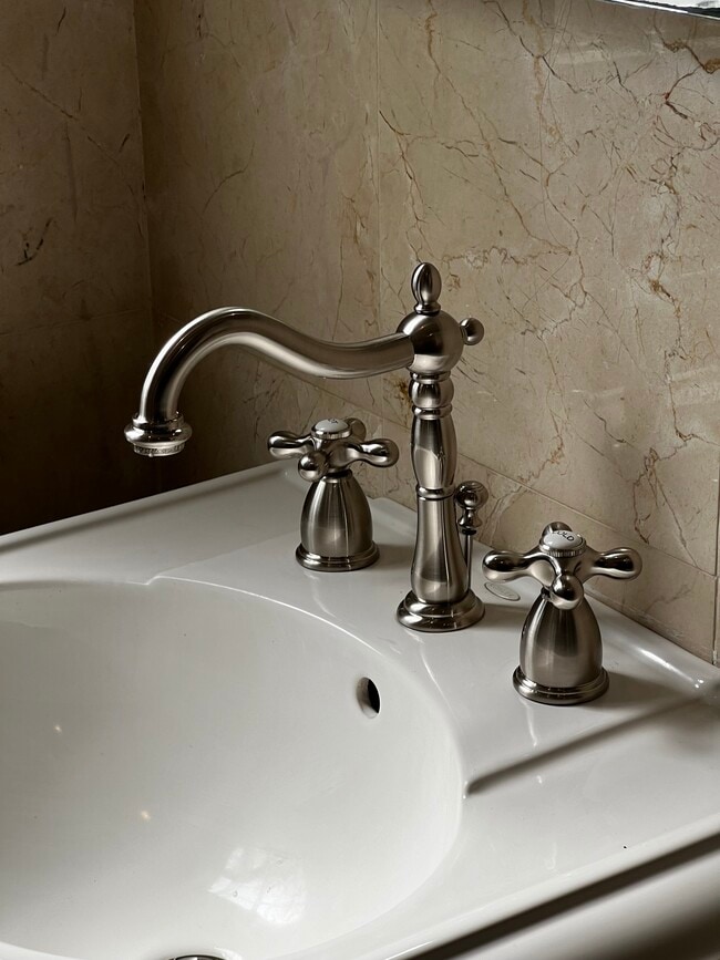 Sink Fixture - 1437 S Holt Ave