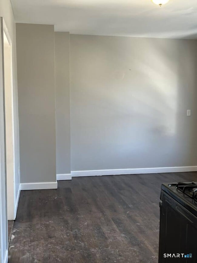 Building Photo - 162 Sheridan St