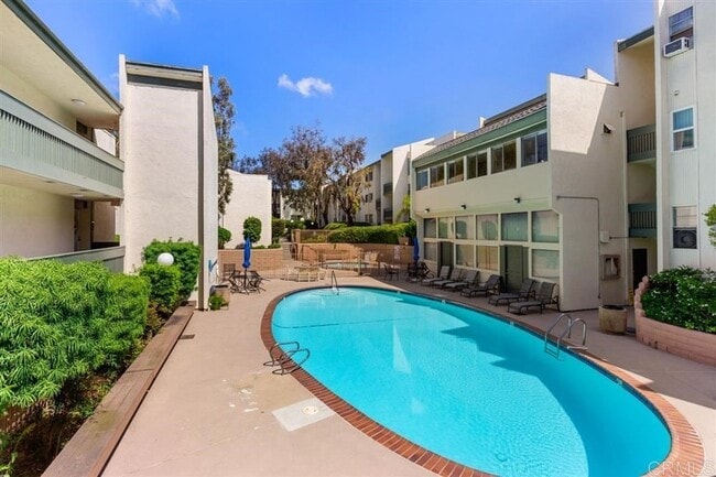 Building Photo - Modern 3 Bedroom, 2 Bath Completely Remodeled Condo