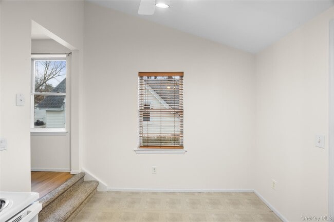 Building Photo - 17 Fairview St