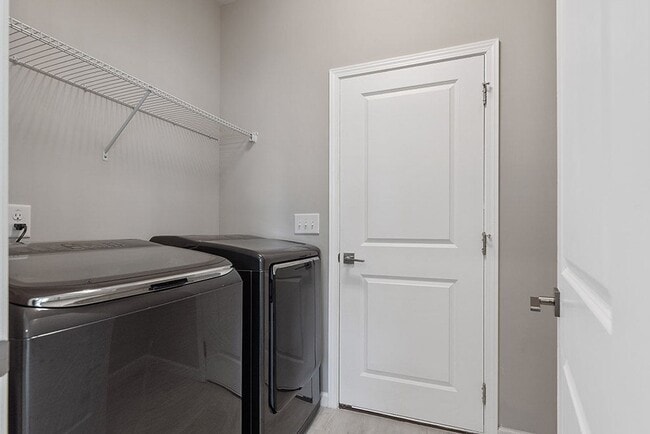 Building Photo - Great corner lot in Austin Creek with Fenced in Yard!