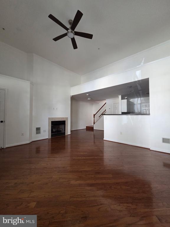 Building Photo - 1930 Crescent Park Dr