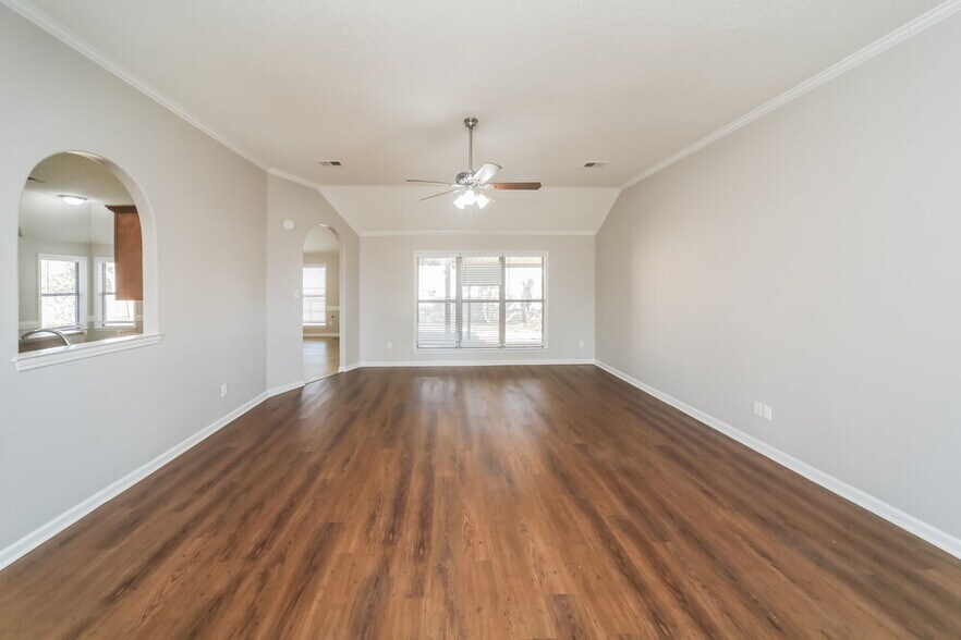 Building Photo - 10442 Sanford Dr
