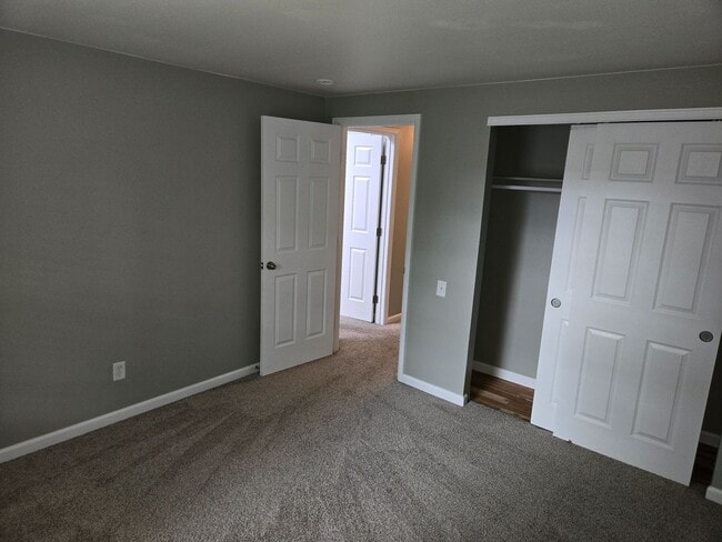 Building Photo - 9938 Grove Way