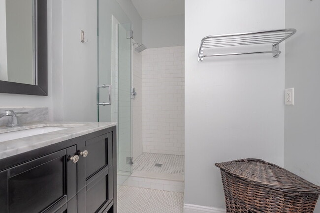 Building Photo - Beautiful 3-Bedroom, 2-Bath Bungalow with ...