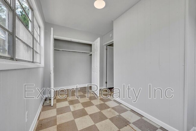 Building Photo - 4807 Terrace M
