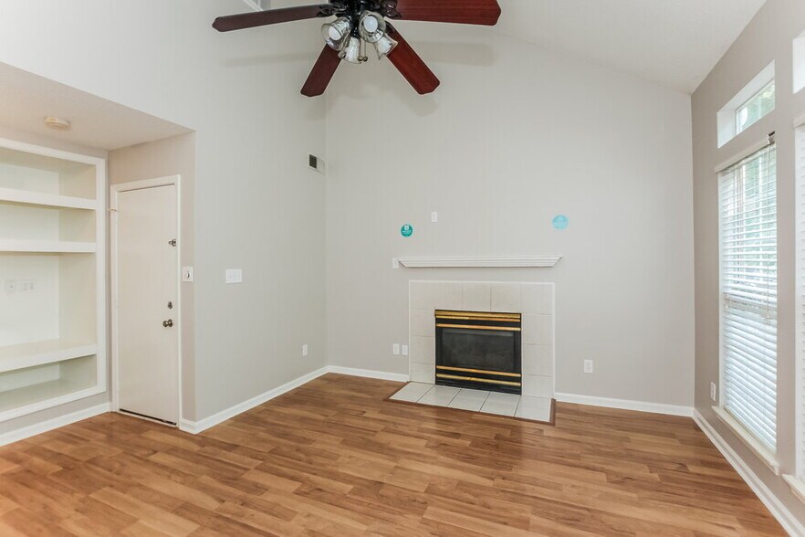 Building Photo - 2914 Canary Ct