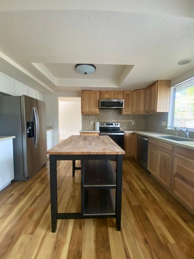 Building Photo - Beautiful 4bd/ 2.5 ba House