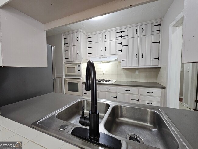 Building Photo - 2654 Plantation Dr