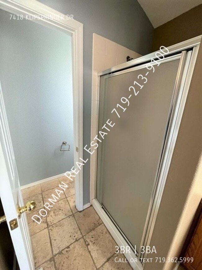 Building Photo - Open Concept 2 Story