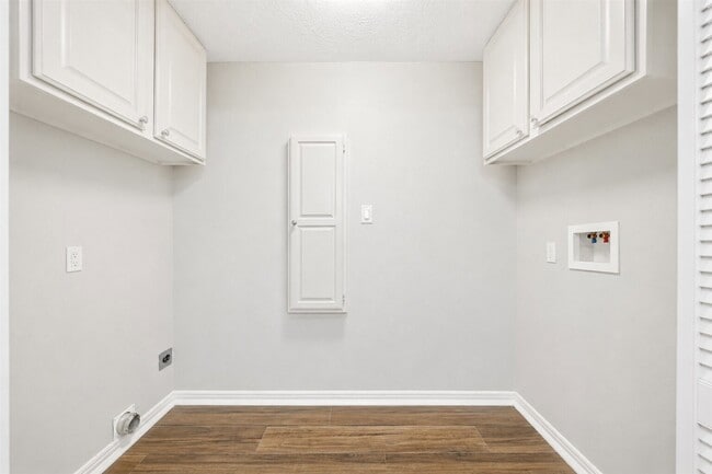 Building Photo - 16310 Emberwood Dr