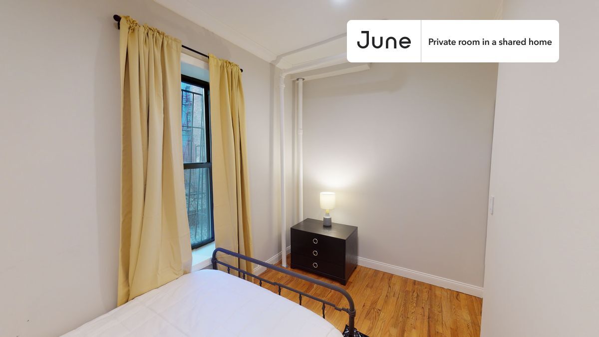 Building Photo - Room in Shared 3 bed/1 bath home