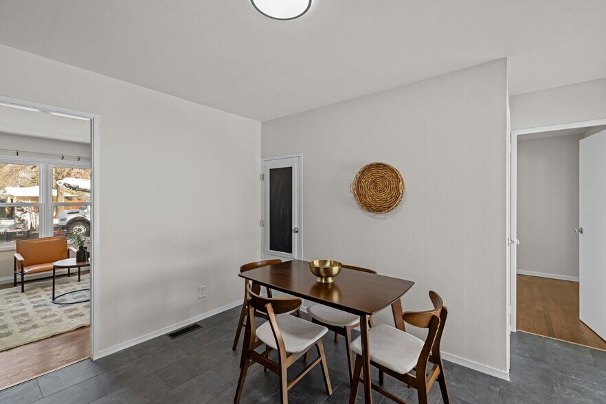 Building Photo - 1655 Fenmore Dr