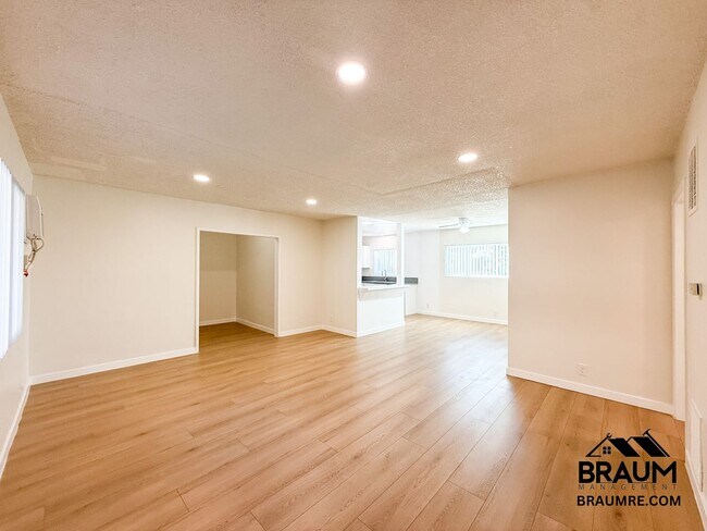 Building Photo - 13115 Oxnard St