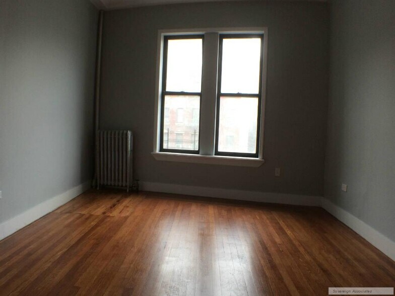 Building Photo - 4240 Broadway